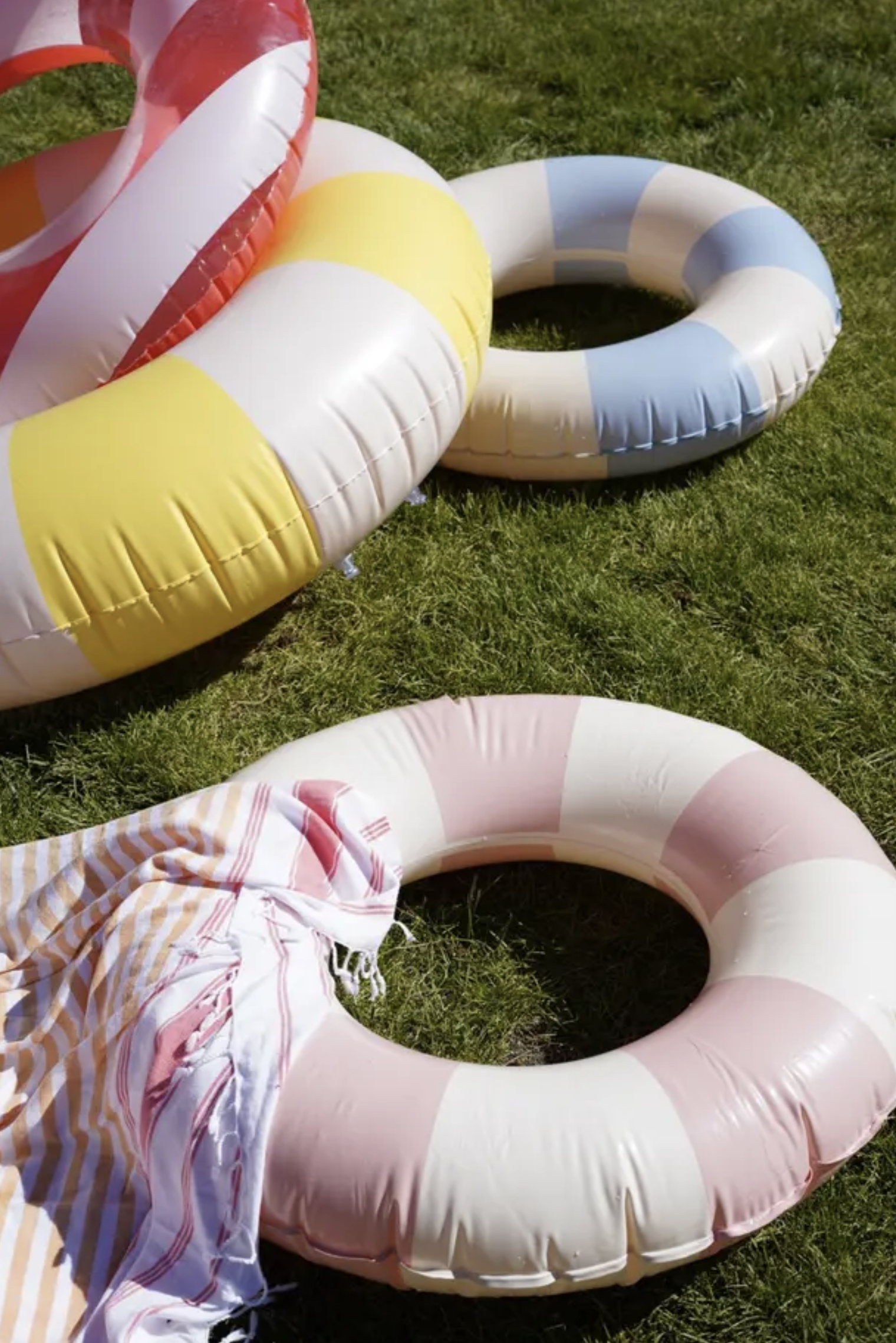 10 Pool Party Essentials for the Perfect Summer Party - Laura Jade Prado